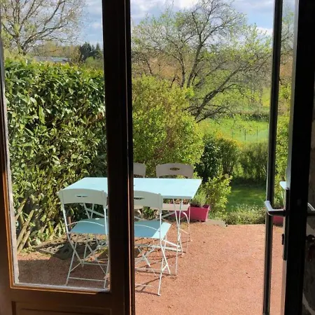Сasa de vacaciones Maison Au Calme Avec Jardin, Cheminee, Wi-fi, Proche Des Volcans D'auvergne - Animaux Acceptes - Fr-1-742-131 *