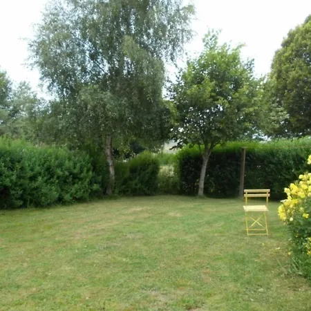 Maison Au Calme Avec Jardin, Cheminee, Wi-fi, Proche Des Volcans D'auvergne - Animaux Acceptes - Fr-1-742-131 *