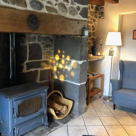 Maison Au Calme Avec Jardin, Cheminee, Wi-fi, Proche Des Volcans D'auvergne - Animaux Acceptes - Fr-1-742-131 Сasa de vacaciones