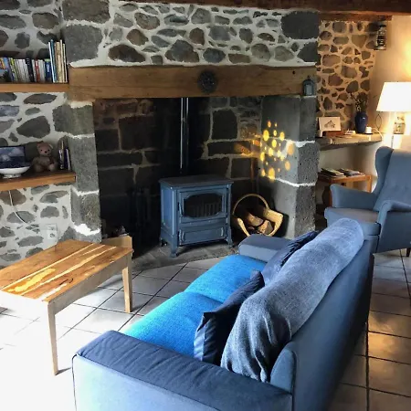 Сasa de vacaciones Maison Au Calme Avec Jardin, Cheminee, Wi-fi, Proche Des Volcans D'auvergne - Animaux Acceptes - Fr-1-742-131 *